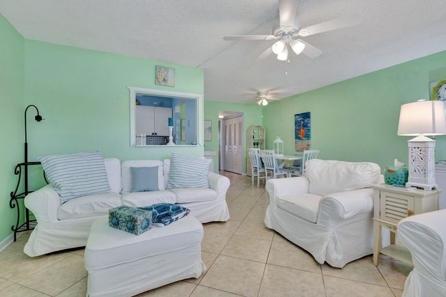 107 Sheffield E, Condo with 1 bedrooms, 2 bathrooms and null parking in West Palm Beach FL | Image 4