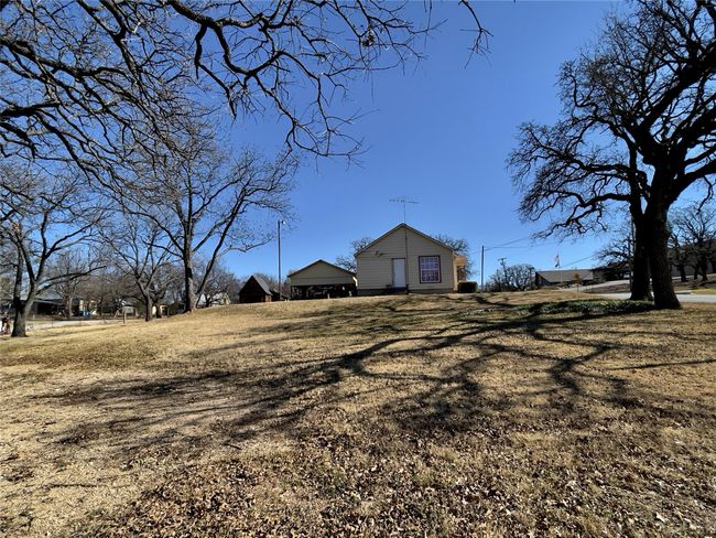 211 Denton St E, House other with 2 bedrooms, 1 bathrooms and null parking in Argyle TX | Image 4