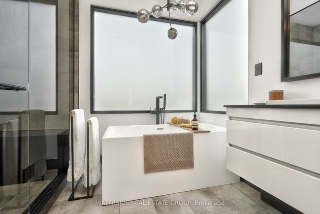 381 7 Th Rd E, House other with 4 bedrooms, 5 bathrooms and 35 parking in Stoney Creek ON | Image 22