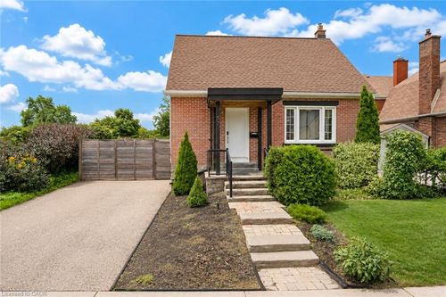 57 Peppler St, Waterloo, ON, N2J3C7 | Card Image