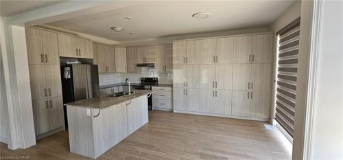 6 Sitler St, Kitchener, ON, N2R0T2 | Card Image