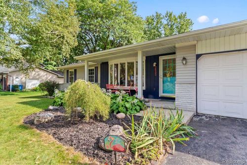 2485 Woodland Trl, Flint, MI, 48507-5907 | Card Image