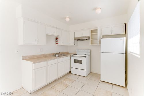 apt-4-3370 Athens St, Las Vegas, NV, 89169-2861 | Card Image