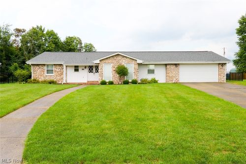 2306 Alexander Manor W, Steubenville, OH, 43952 | Card Image