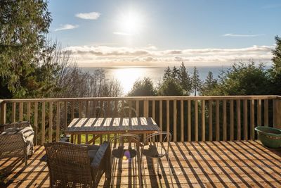 7949 Redrooffs Rd, House other with 3 bedrooms, 2 bathrooms and 4 parking in Halfmoon Bay BC | Image 2