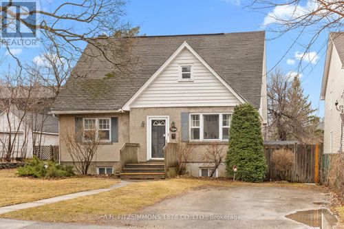 564 Tweedsmuir Ave, Ottawa, ON, K1Z5P2 | Card Image