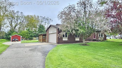 4805 Meadowbrook Ln, Lake Orion, MI, 48359-2040 | Card Image