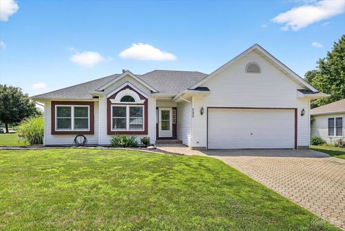 700 Cottonwood Cir, Genoa, IL, 60135-7507 | Card Image