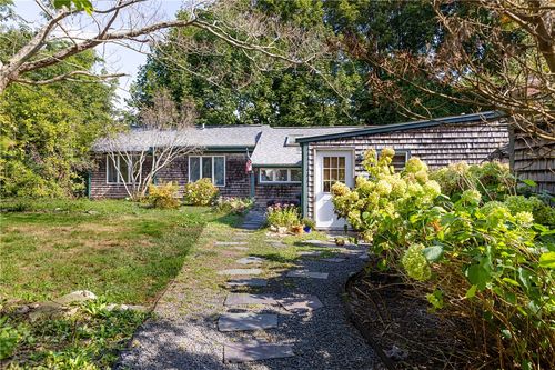 40 Indian Ter, Middletown, RI, 02842-5722 | Card Image