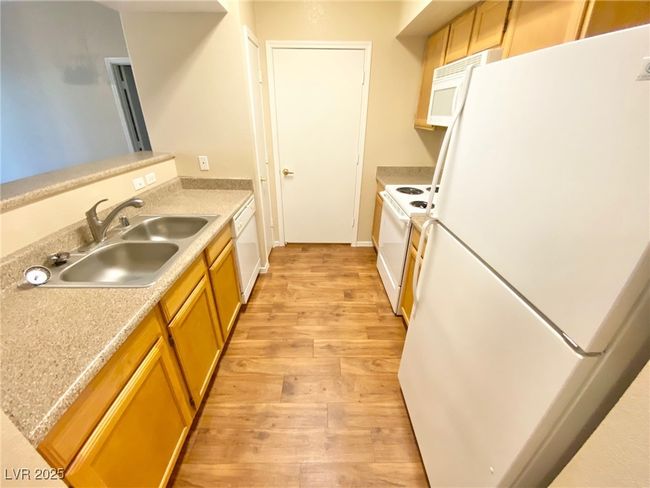 APT-1716 - 45 Maleena Mesa St, Condo with 2 bedrooms, 2 bathrooms and null parking in Henderson NV | Image 5