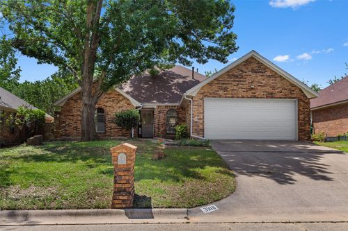 3918 Winston Dr, Denton, TX, 76210-8804 | Card Image