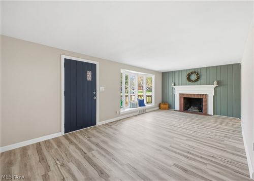 3232 Bears Den Rd, Youngstown, OH, 44511-2902 | Card Image