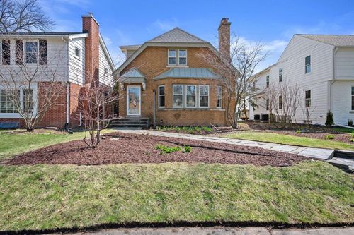 4832 N Newhall Street, Whitefish Bay, WI, 53217 | Card Image