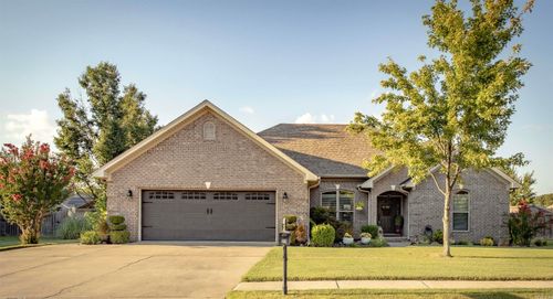 29 Thoroughbred Dr, Vilonia, AR, 72173-8052 | Card Image