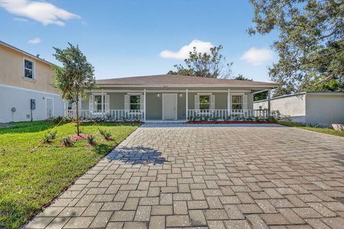 2205 S 33rd St, Fort Pierce, FL, 34947-4545 | Card Image