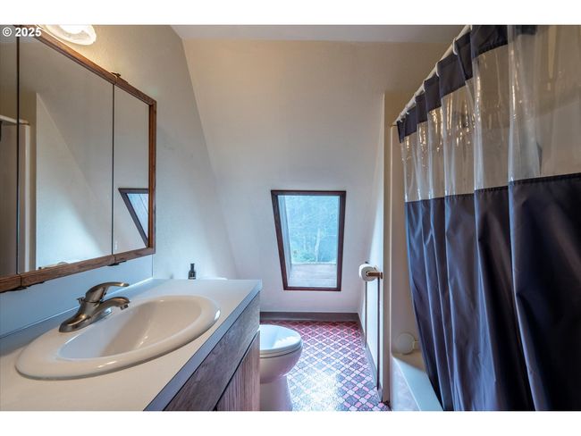 Primary Bedroom-Attached Bathroom | Image 19