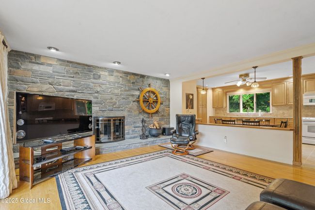 19 Tamarack Ln, House other with 4 bedrooms, 3 bathrooms and 6 parking in Schenectady NY | Image 11