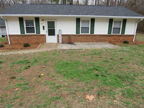 3105 Apollo Dr, Winston Salem, NC, 27101-1935 | Card Image