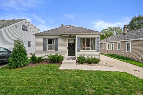 1908 N 118th St, Wauwatosa, WI, 53226-2002 | Card Image