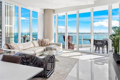 2701 - 2020 N Bayshore Dr, Condo with 2 bedrooms, 2 bathrooms and null parking in Miami FL | Image 1