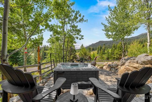 7 Golden Bench Ct, Donnelly, ID, 83615-7700 | Card Image