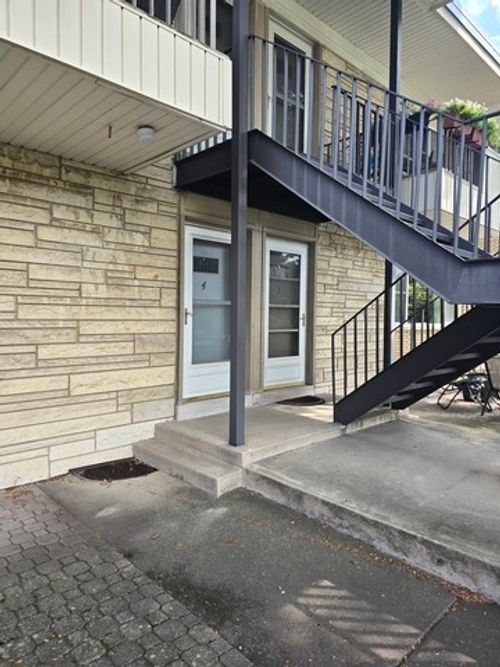 unit-4-4 Garden Dr, La Grange Park, IL, 60526-1076 | Card Image
