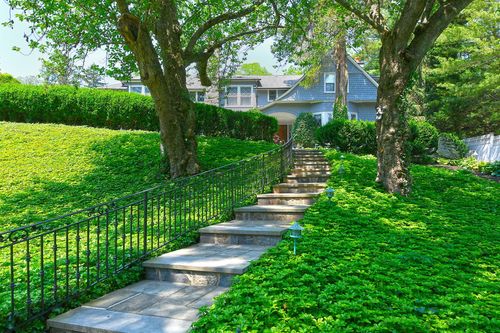 4 Horse Hollow Rd, Locust Valley, NY, 11560-1106 | Card Image
