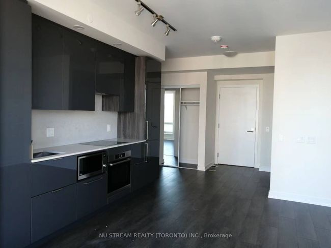 08 - 28 Freeland St, Condo with 1 bedrooms, 1 bathrooms and null parking in Toronto ON | Image 2