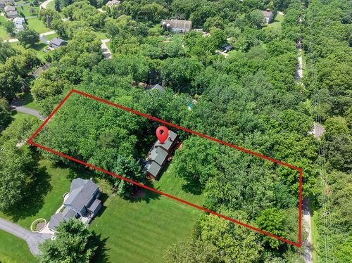 2320 Crystal Way, Crystal Lake, IL, 60012-2221 | Card Image