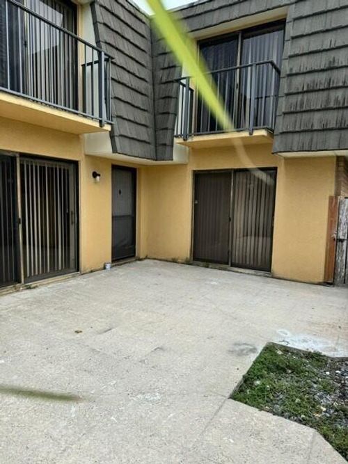 3822 38th Way, West Palm Beach, FL, 33407-6811 | Card Image