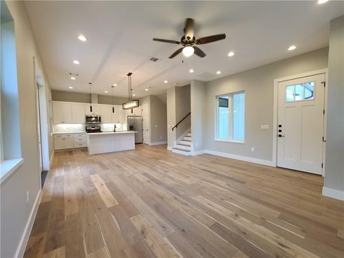 b-907 E 44th St, Austin, TX, 78751-4424 | Card Image