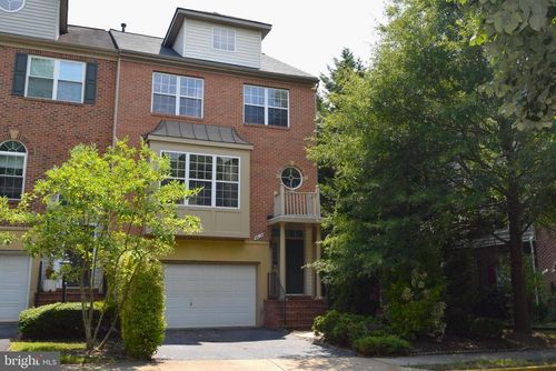8819 Blue Royale Ln, FAIRFAX, VA, 22031-2150 | Card Image