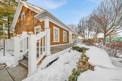 907 W 14 Mile Rd, Clawson, MI, 48017-1405 | Card Image