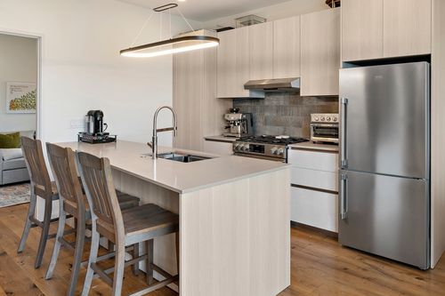 8-211 Condor St, Boston, MA, 02128-5208 | Card Image