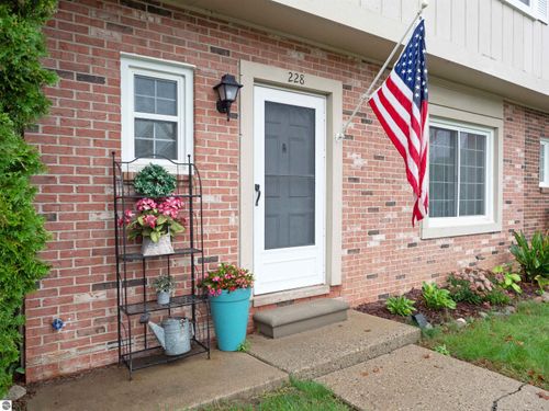 228 Riverbend Drive, Milan, MI, 48160 | Card Image