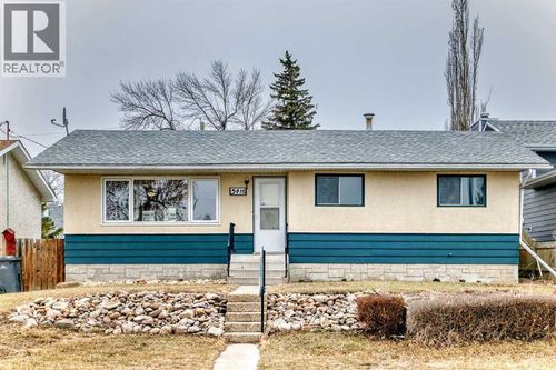 5416 55 St, Ponoka, AB, T4J1L8 | Card Image
