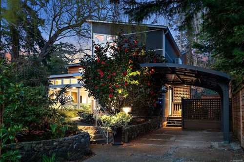 929 Redfern St, Victoria, BC, V8S4E7 | Card Image