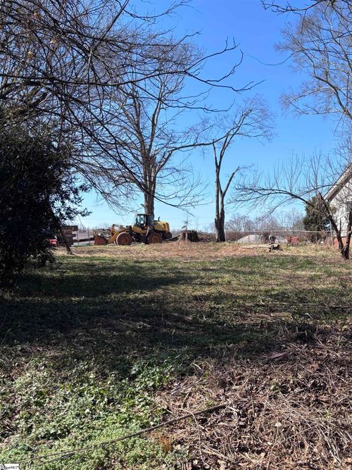 212 Lester Ave, Greenville, SC, 29617-7839 | Card Image