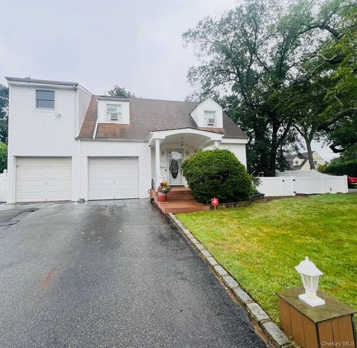 451 N Grove St, Valley Stream, NY, 11580-2019 | Card Image