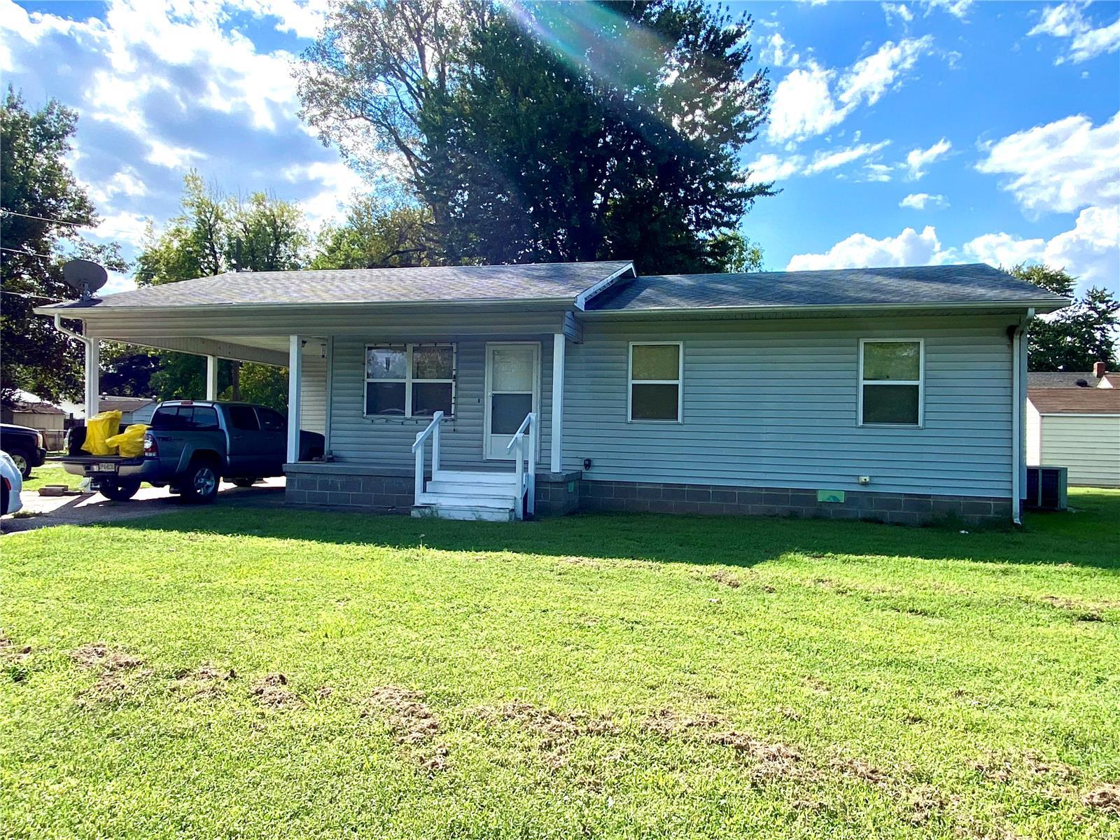 6th St, Charleston, MO 63834