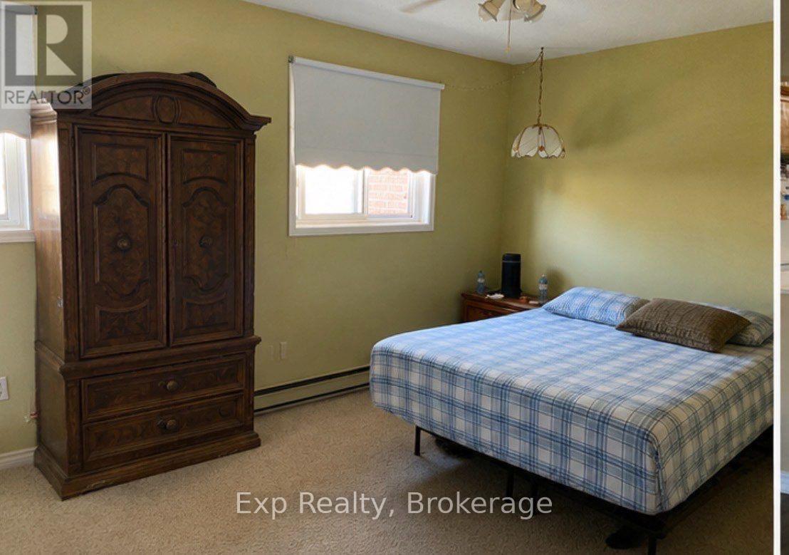 Residential in Kawartha Lakes (Lindsay) 5