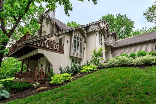 10522 River Hills Dr, Parkville, MO, 64152-3363 | Card Image