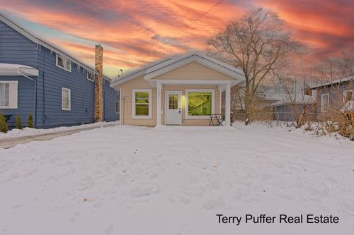 1221 Sanford St, Muskegon, MI, 49441-2131 | Card Image