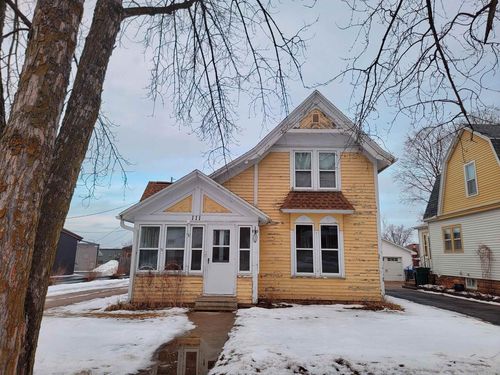 111 E Beacon Avenue, NEW LONDON, WI, 54961 | Card Image
