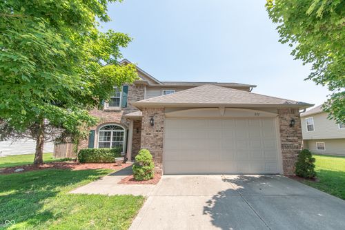 977 Canary Creek Dr, Franklin, IN, 46131-7232 | Card Image
