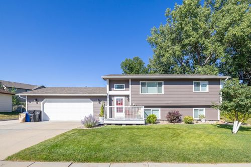 3927 Parkview Dr, Rapid City, SD, 57701-7708 | Card Image