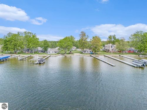 10913 E Houghton Lake Dr, Houghton Lake, MI, 48629-8623 | Card Image