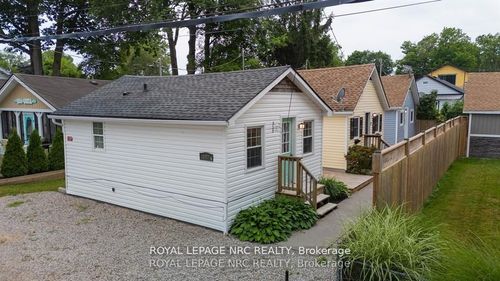 387 Elmwood Ave, Fort Erie, ON, L0S1N0 | Card Image