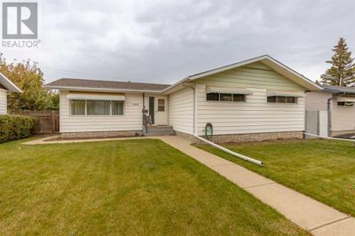 5610 47 St, House other with 4 bedrooms, 2 bathrooms and 3 parking in Lloydminster AB | Image 1