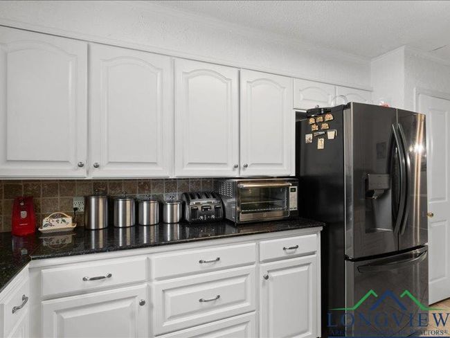 1009 Sequoyah Ln, House other with 3 bedrooms, 2 bathrooms and null parking in Longview TX | Image 11